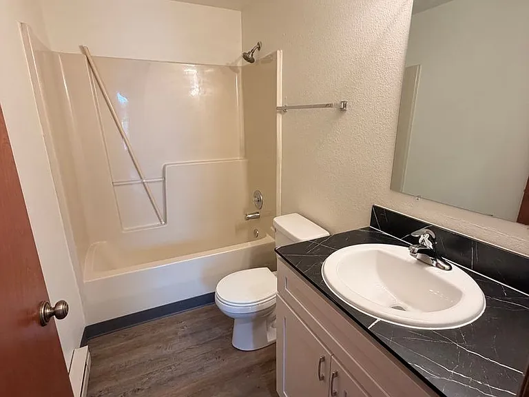 5681 Eagle Pkwy — Photo 13