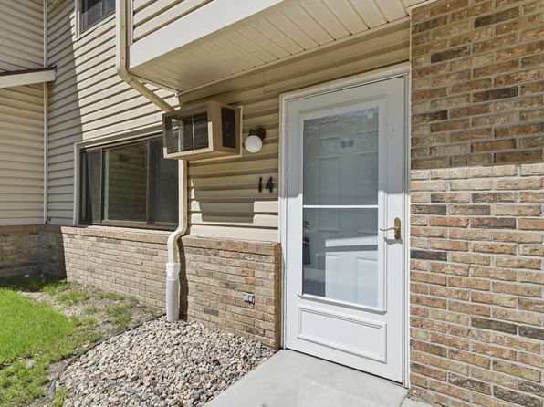 14 13th St E, Waconia, MN 55387