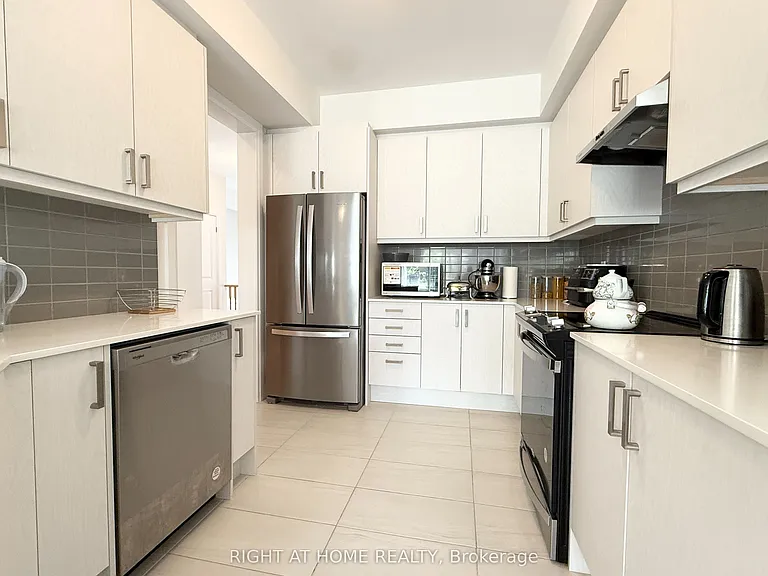 159 Seguin St — Photo 8