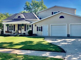 525 W 5th St, Newton, KS 67114