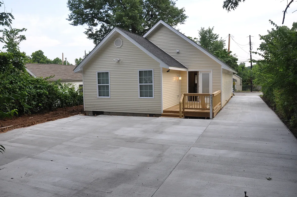 Building Photo - 721 Golfview Dr