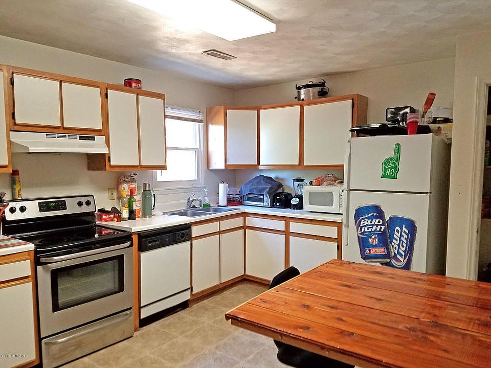 2nd image of 211 Janie Ln