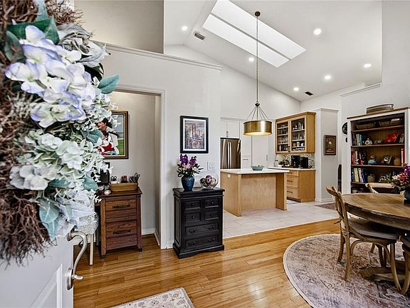 5th image of 5027 SW 9th Ln