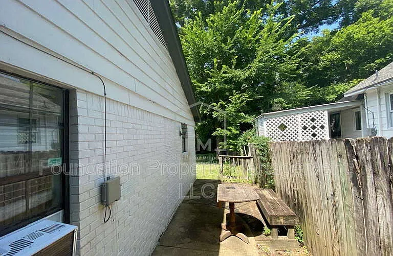 137 S Fenwick Rd — Photo 24