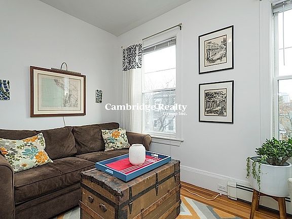 4th image of 137 Columbia St #1T