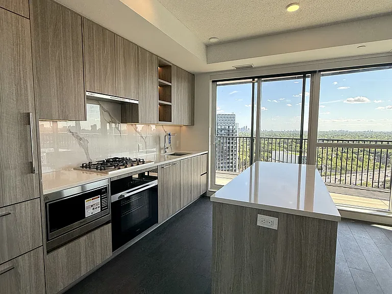 18 Esther Shiner Blvd #3202 — Photo 2