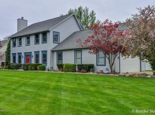 839 Bluff Lake Dr, Zeeland, MI 49464
