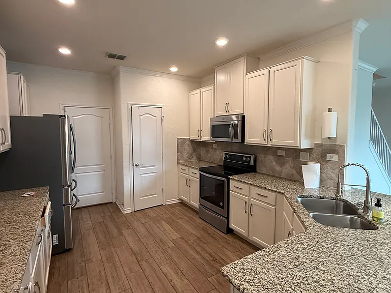 2095 Shire Mdws — Photo 3