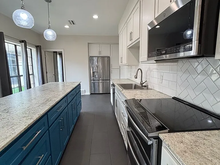 5026 Bellaire Dr S — Photo 28