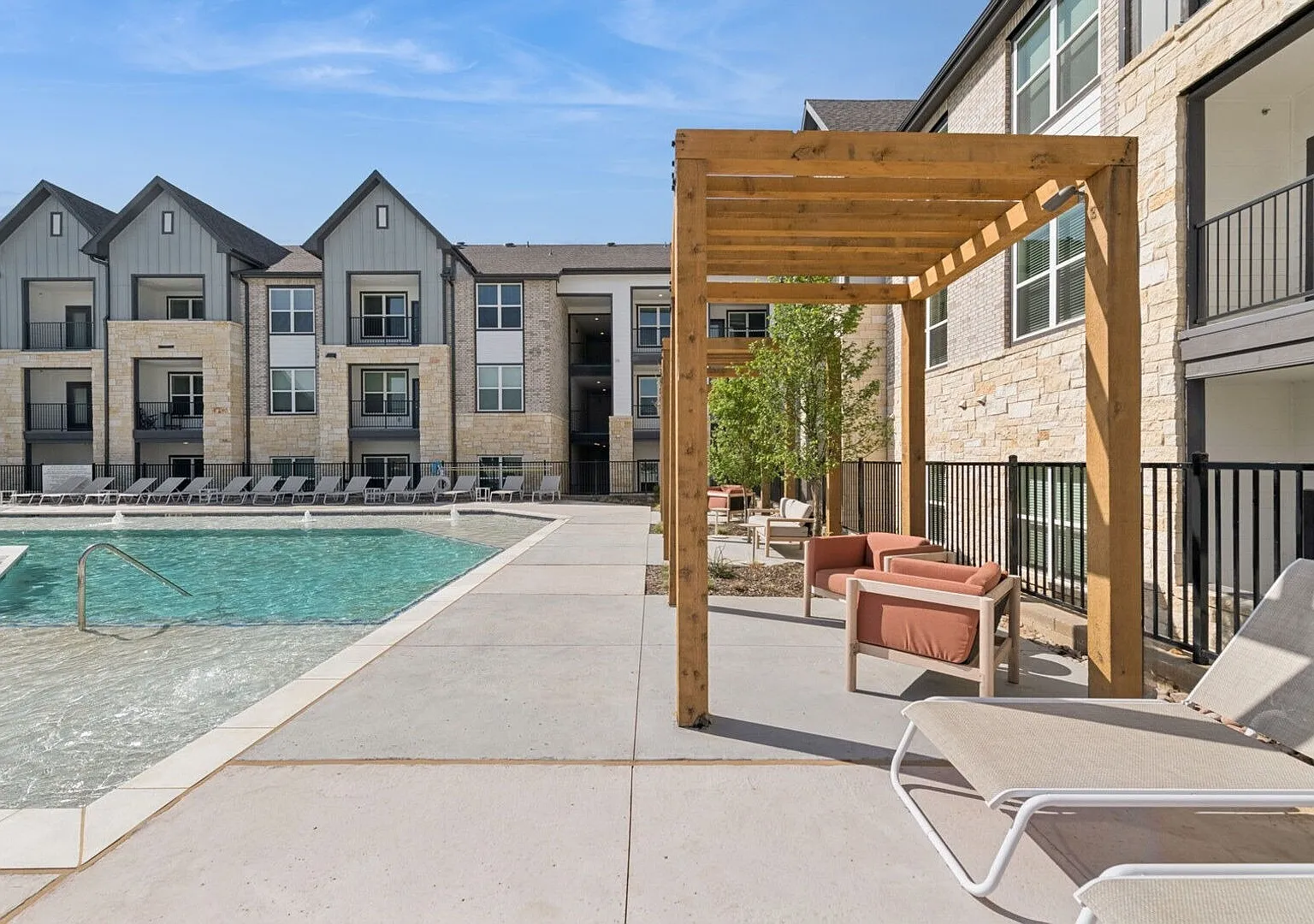 3 bed, 1383 sqft, $2,093 — Photo 1