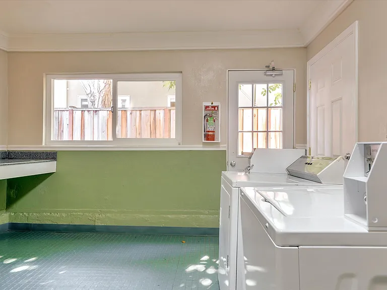 15 Coleman Pl #4 — Photo 11