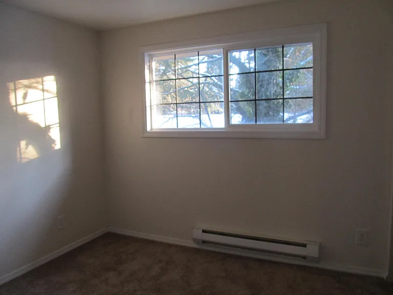 bedroom w/closet-2