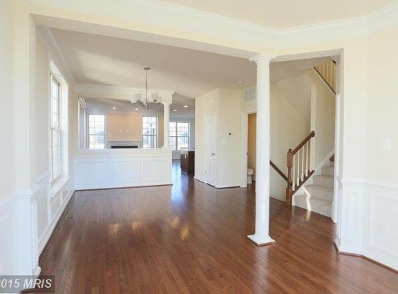4th image of 319 Hersden Ln