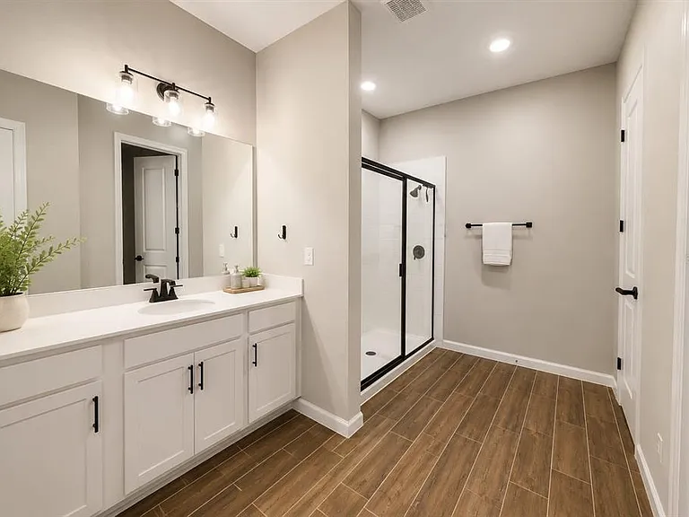 708 Griffon Ave — Photo 11