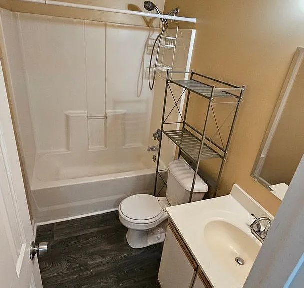 573 Corbin St — Photo 9