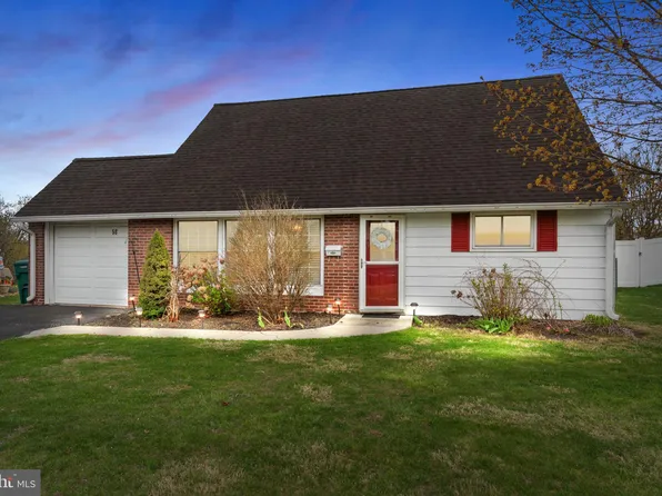 58 Tinder Rd, Levittown, PA 19056