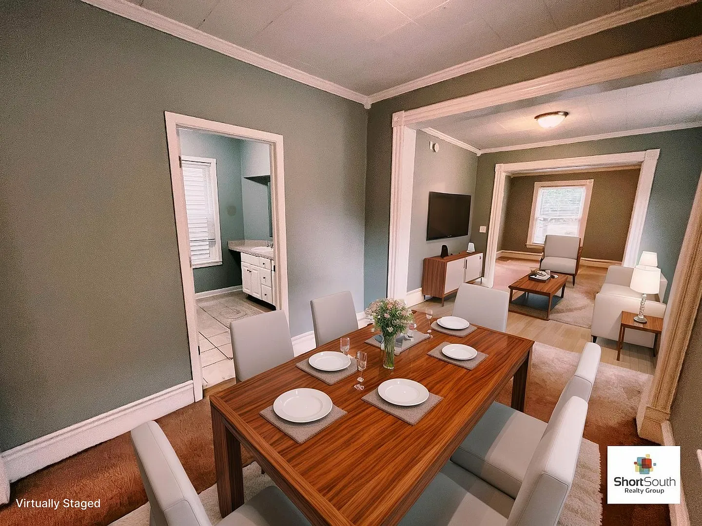 4 bed 2 bath Single Family Home — Photo 2