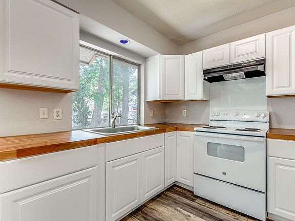 4th image of 827 Spring Park Dr