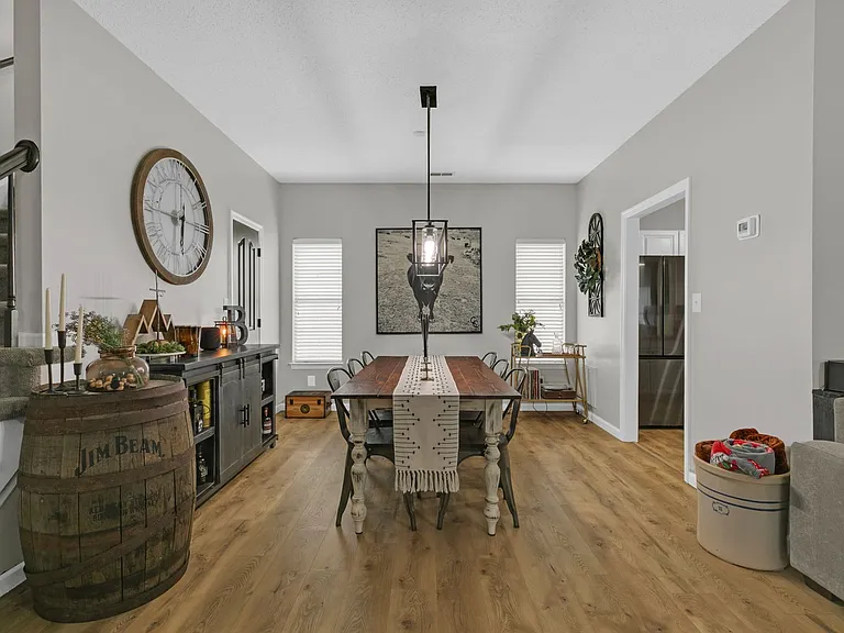 805 Vantage Ct — Photo 19