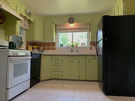 4th image of 6680 E Lake Rd