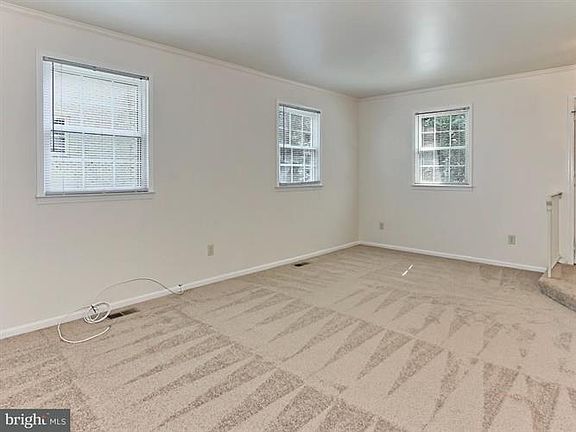 5th image of 4521 King Edward Ct