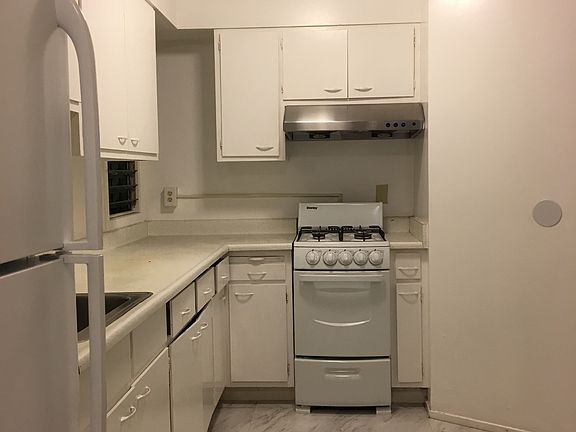 5th image of 628 Hyde St