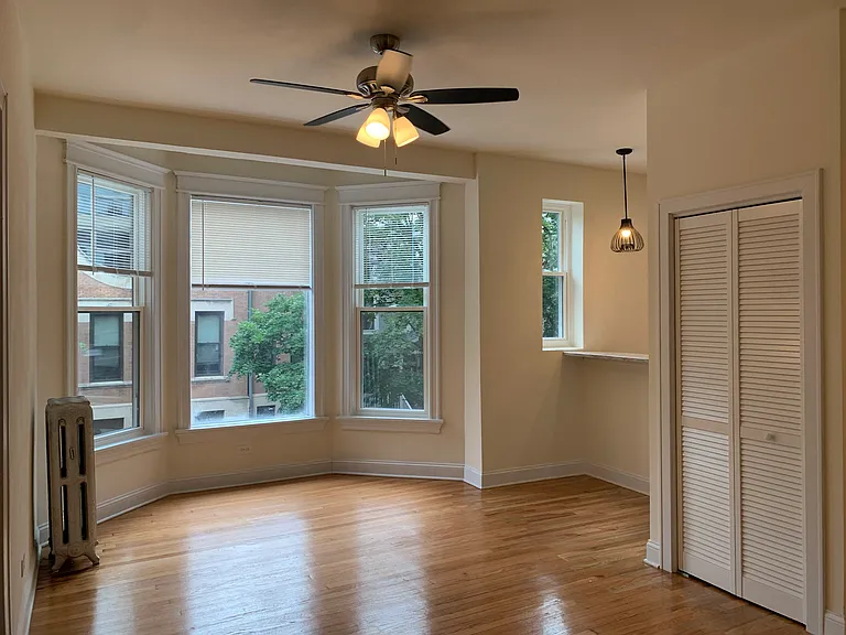 1035 W Barry Ave #2 — Photo 3
