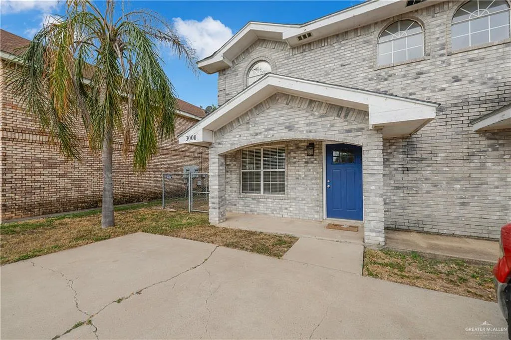 2 bed, 2.0 bath, 4368 sqft, $900 — Photo 2