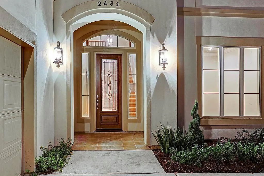 5 bed, 3.5 bath, 4438 sqft, $5,800 — Photo 4