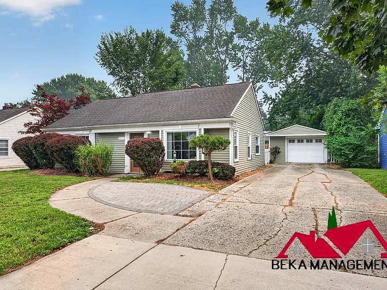 4427 W Forteen Mile Rd — Photo 2