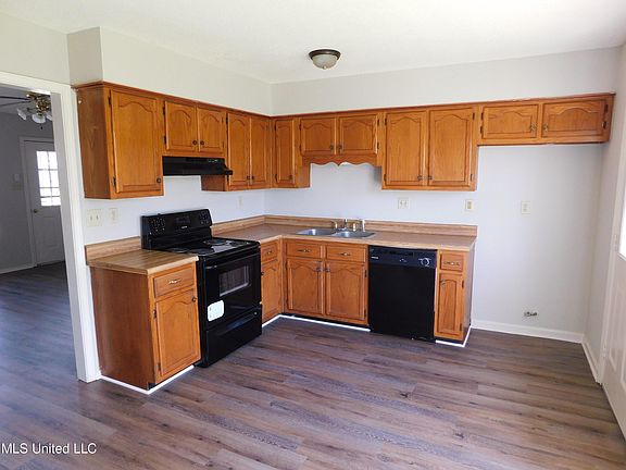 3rd image of 3431 Laurelwood St