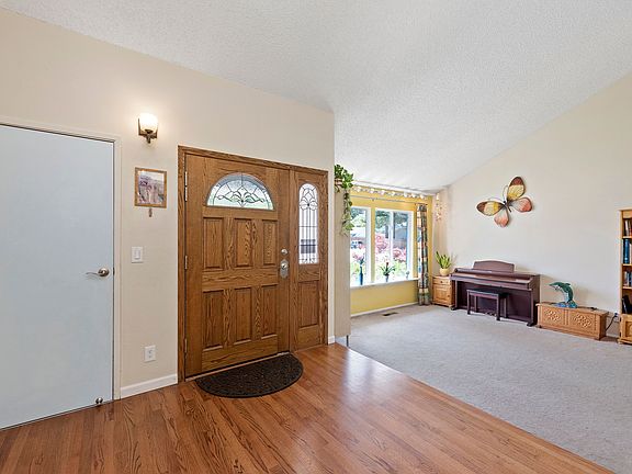5th image of 16710 Willow Creek Dr