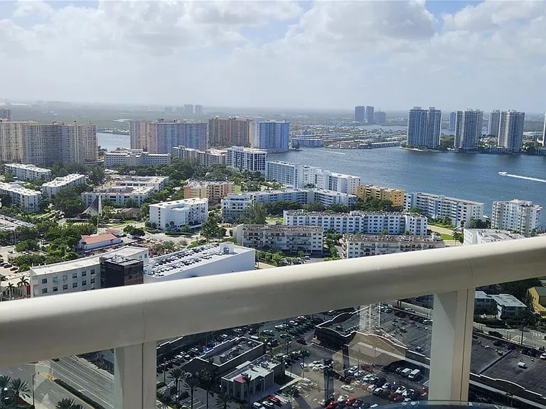 18201 Collins Ave #4305 — Photo 2