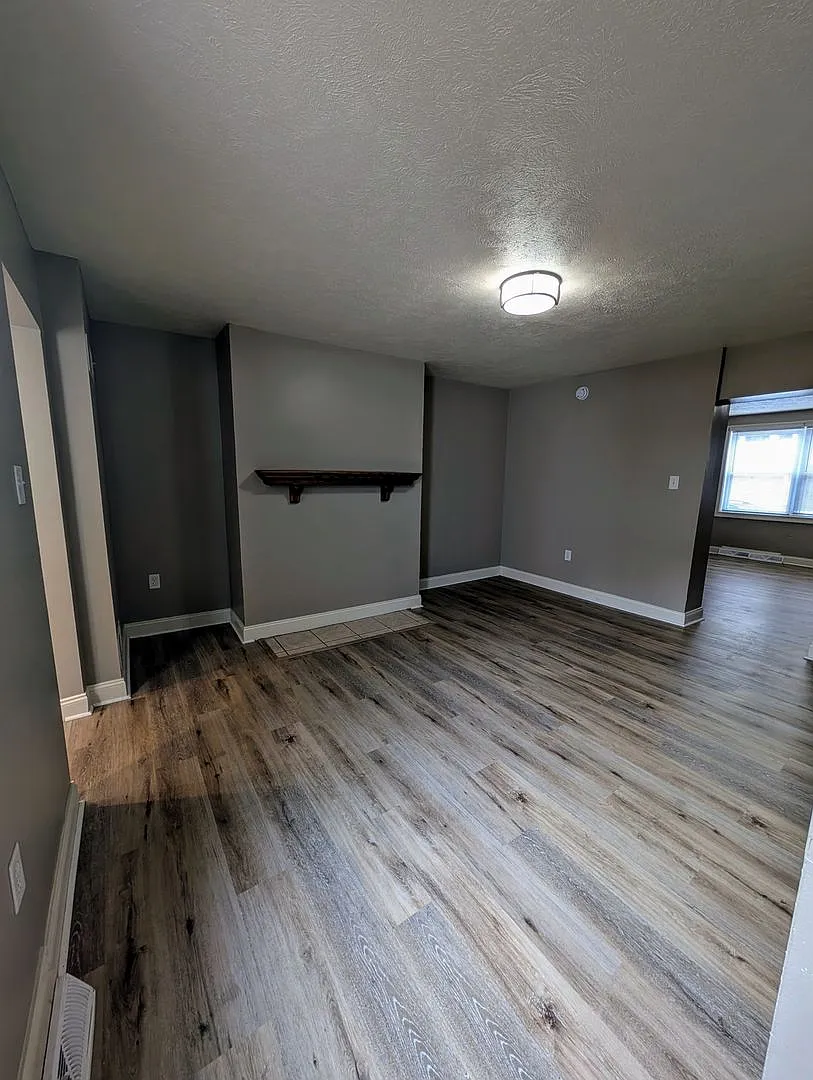 Southside Flats 3 bedroom! Central AC! Washer and Dryer Included! Available 8/21 — Photo 3