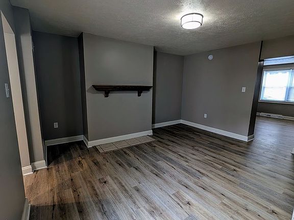 3rd image of 1812 Jane St