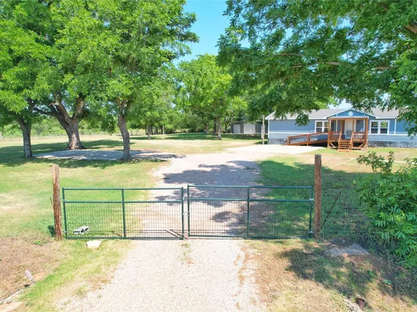 119 N Main St, South Bend, TX 76481