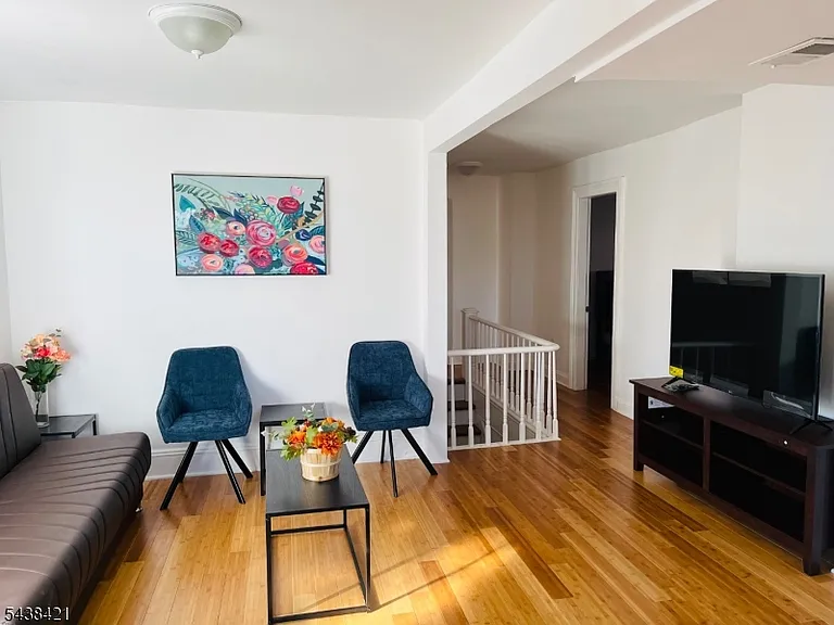 24 Lexington Ave #3 — Photo 2