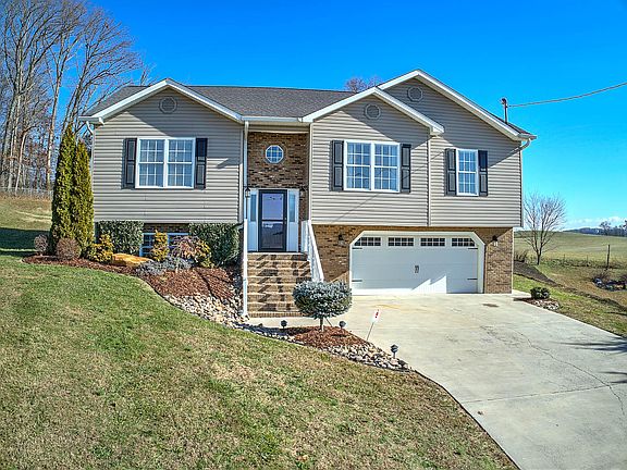 3rd image of 1425 Martins Glen Ln