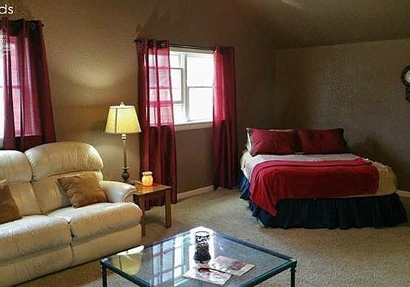 4th image of 1819 Elm Dr