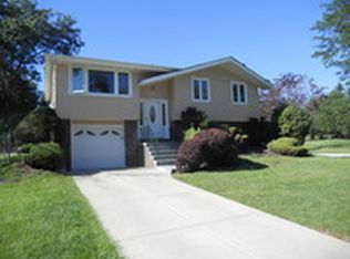 81 S Cedarcrest Dr, Schaumburg, IL 60193