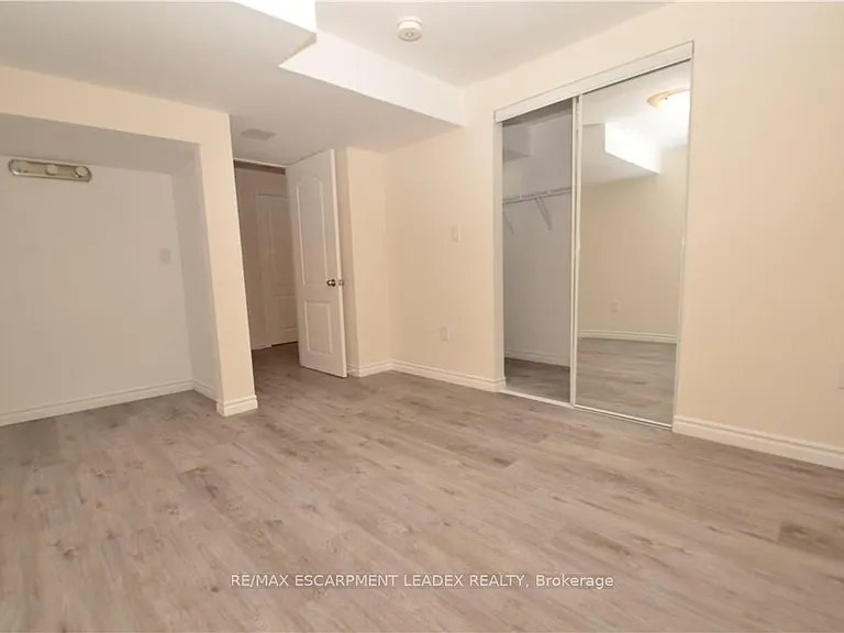 4 Findlay Dr #B — Photo 12