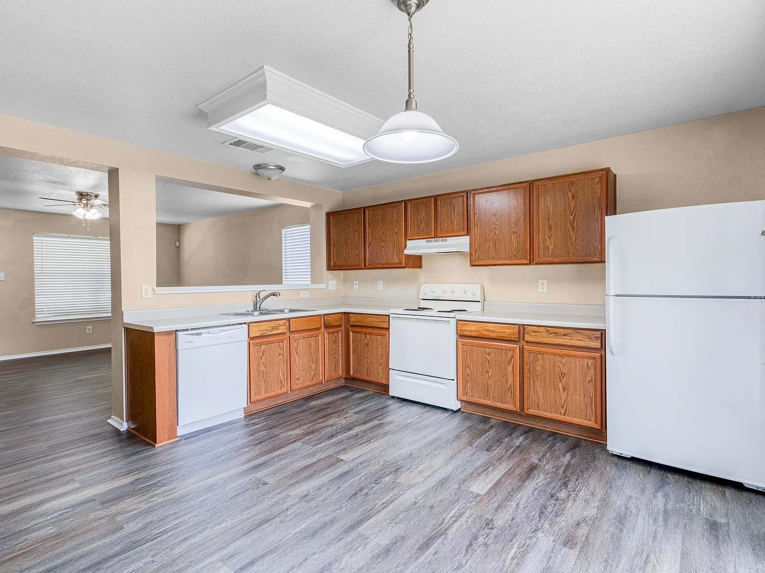 3 bed, 2.5 bath, 1446 sqft, $1,525 — Photo 4