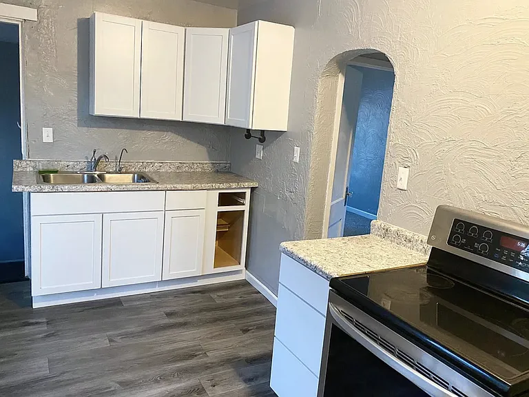 1425 Soo Marie Ave — Photo 3