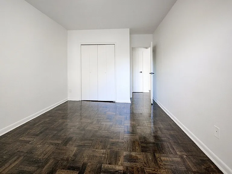 20 Mountain Ave N — Photo 11