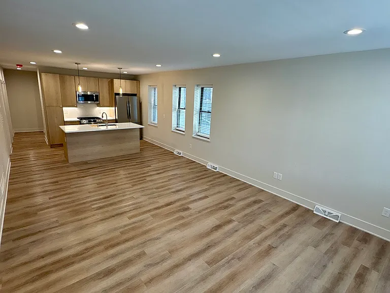 2212 N Cambridge Ave #2212 — Photo 7