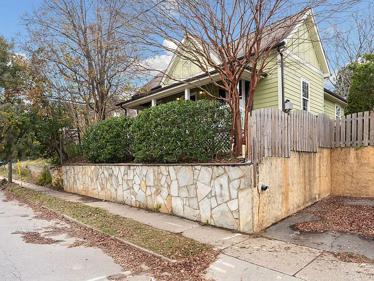 407 E Lenoir St — Photo 16