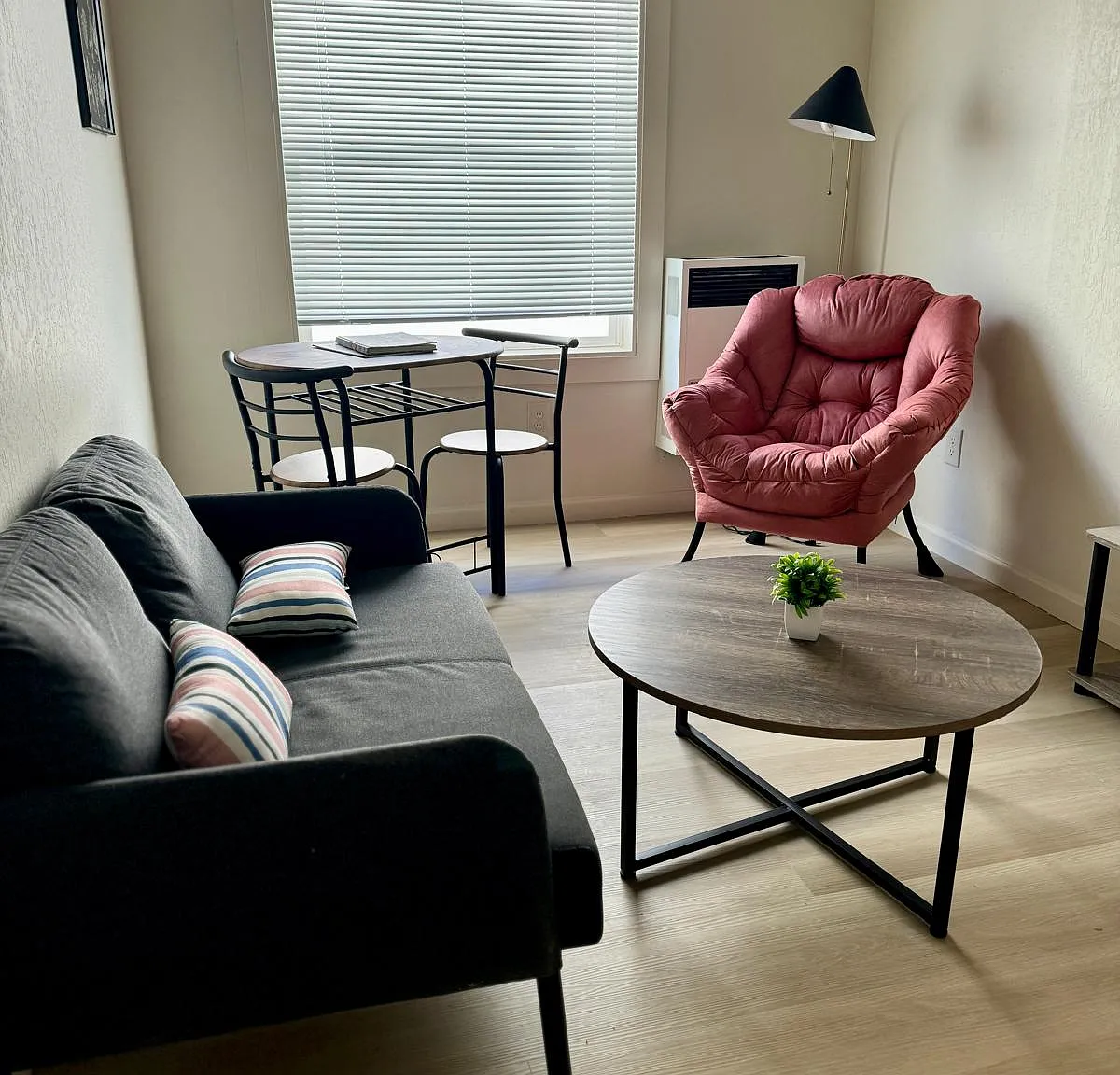 2 bed, 950 sqft, $3,450 — Photo 3