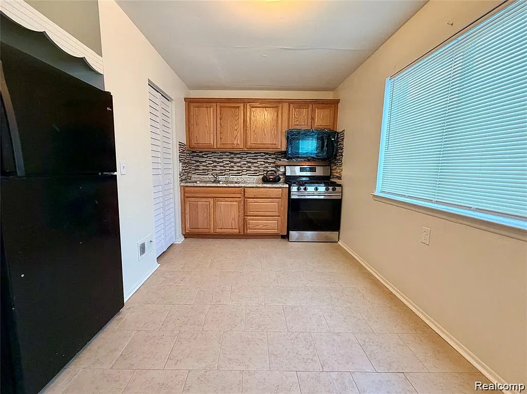2 bed, 1.0 bath, 780 sqft, $900 — Photo 4