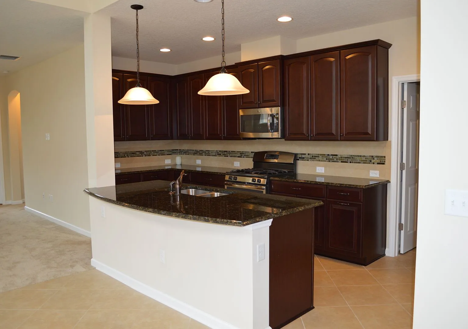 174 Spring Park Ave — Photo 2