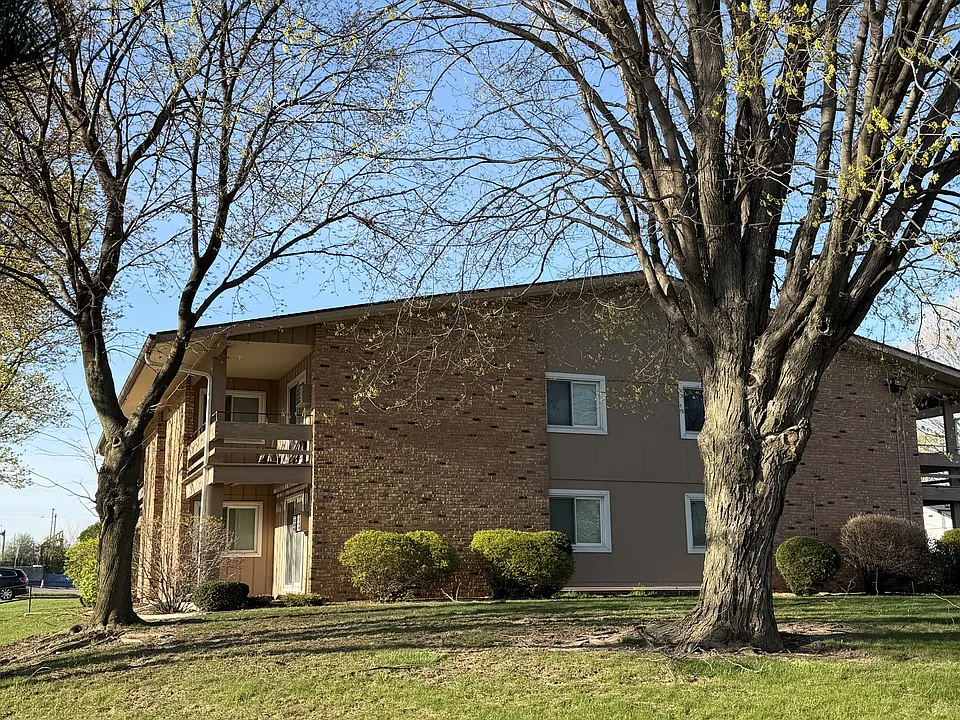 SOUTH SIDE OF BUILDING